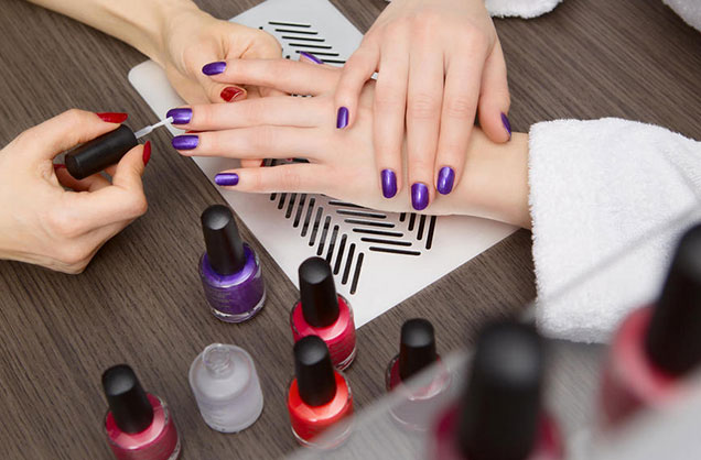 Het verschil tussen nagellak en nagellaklijm